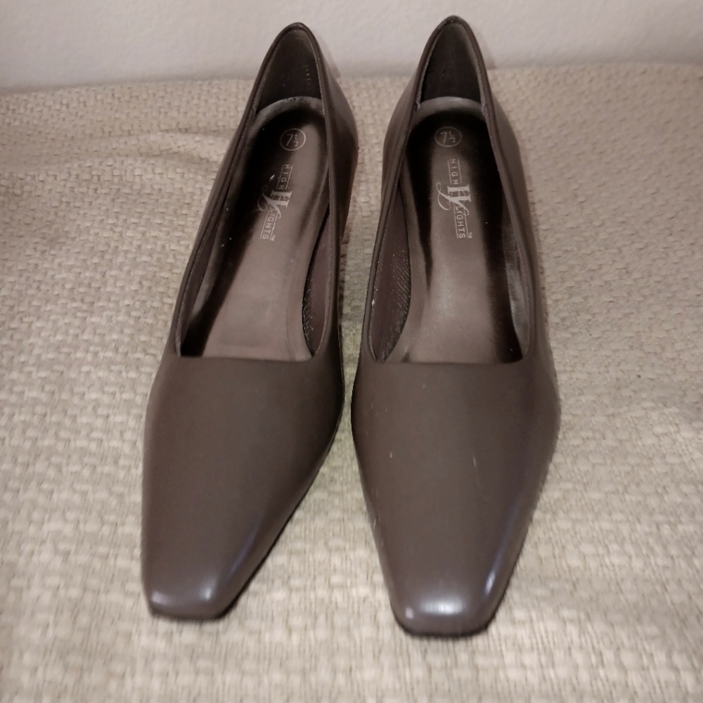Size 7.5 M TAUPE Princess Heel Shoes. Never Used.